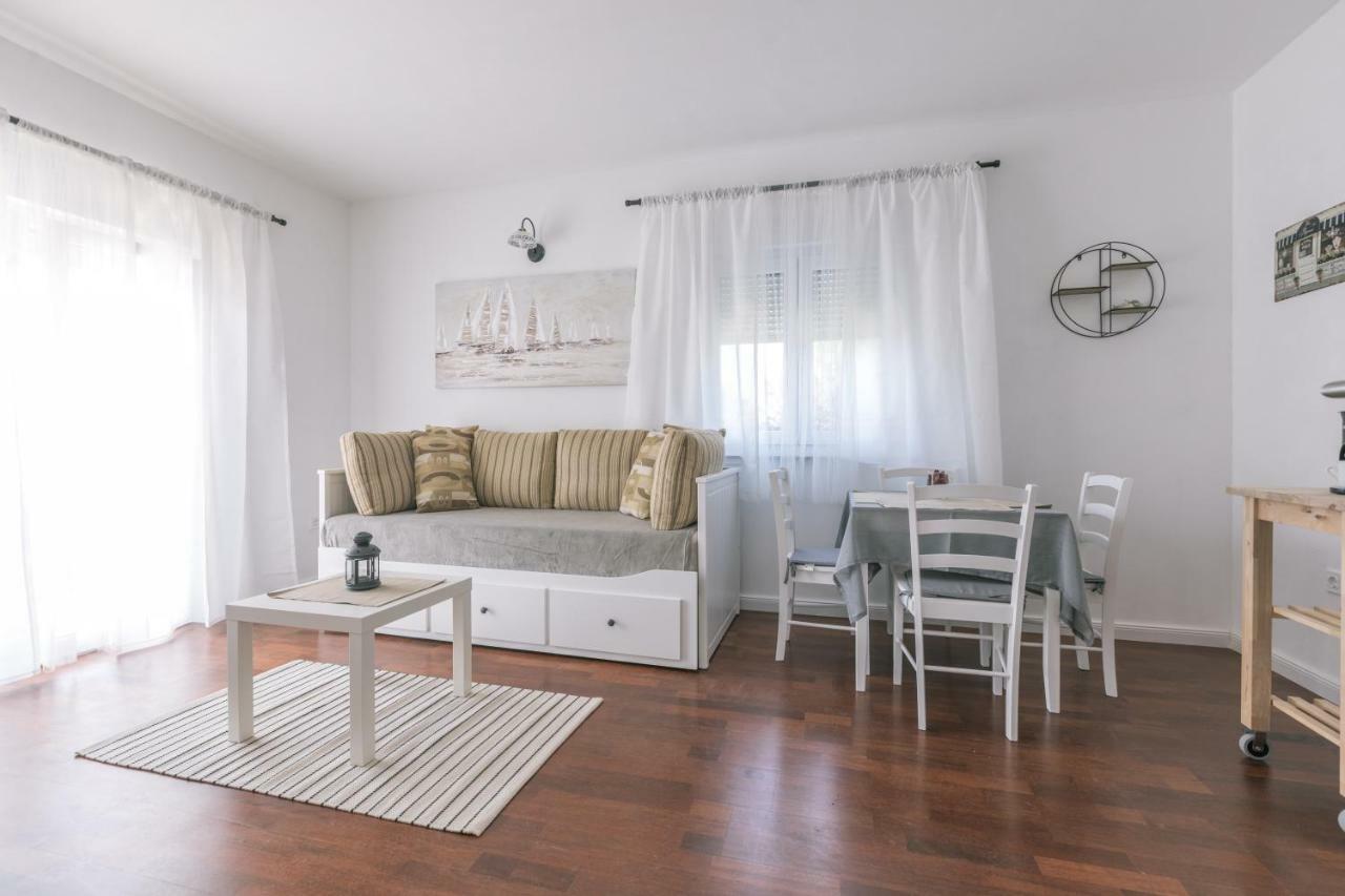 Apartmán Hedon-Stone Starigrad Paklenica Exteriér fotografie