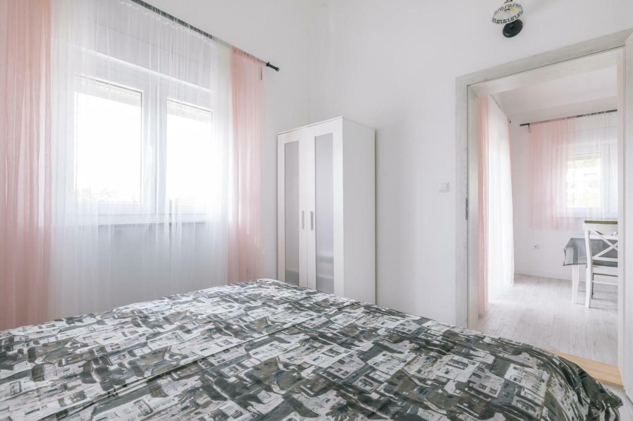 Apartmán Hedon-Stone Starigrad Paklenica Exteriér fotografie